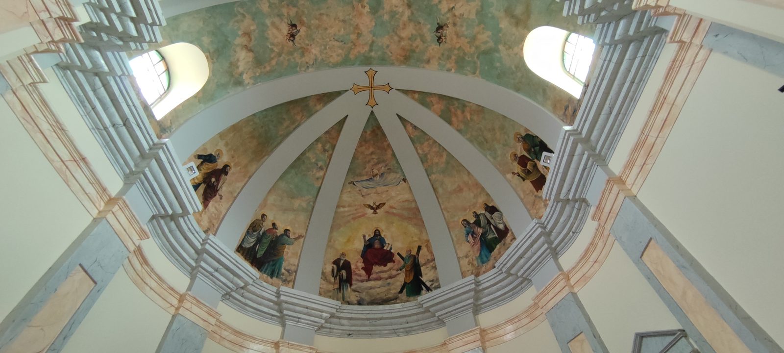 Chiesa Matrice — Sant'Andrea Apostolo Catino absidale affrescato con Cristo in gloria tra gli apostoli e la colomba dello Spirito Santo, visto dal basso, nella Chiesa Matrice di Sant'Andrea Apostolo